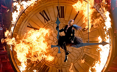 2016公告牌（Billboard）音乐颁奖典礼上P!NK空中开唱，阿黛尔斩获大奖