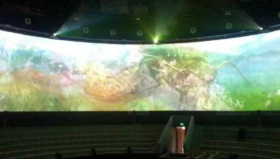 赢康完成横店影视城360°环幕投影