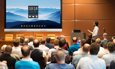 会议平板竞争升级，产品+服务才是“王炸”！