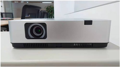 上手的快乐：真实体验“无线”快乐，商用、家用都“可”的松下投影机